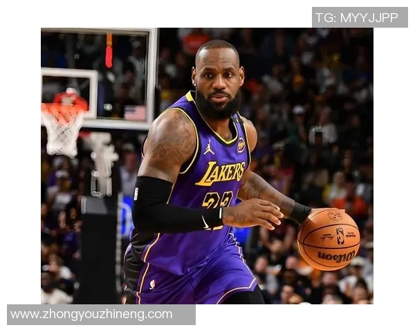 詹姆斯：篮球传奇背后的奋斗故事与辉煌成就解析