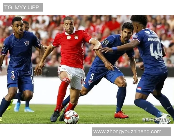 大分三神对战仙队精彩回顾与赛后分析展现足球魅力与团队精神 大分三神对战仙队精彩回顾与赛后分析展现足球魅力与团队精神